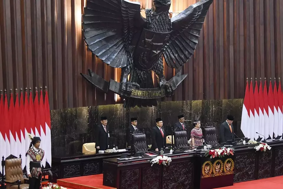 Presiden Joko Widodo (kiri) bersama Ketua MPR Bambang Soesatyo (kedua kiri), Ketua DPR Puan Maharani (kedua kanan) dan Ketua DPD AA Lanyalla Mahmud Mattalitti (kanan) mengikuti Sidang Tahunan MPR dan Sidang Bersama DPR - DPD Tahun 2023 di Gedung Nusantara, Kompleks Parlemen, Senayan, Jakarta, Rabu (16/8/2023). (Foto: ANTARA FOTO/Galih Pradipta/Spt)